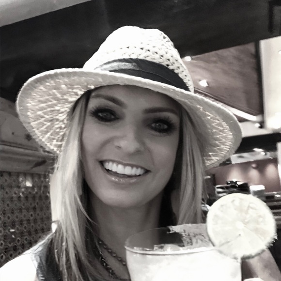 Meet your Posher, Melissa - Picture 1 of 1